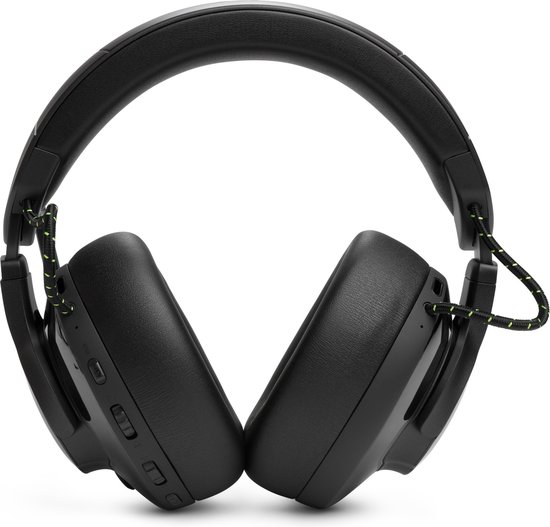 Zwarte JBL gaming headset, detail van de knoppen aan de zijkant van de oorschelp.