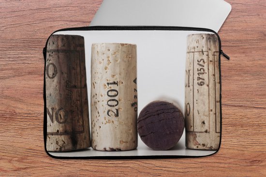 Housse ordinateur 13 pouces 34x24 cm - Liège - Housse Macbook & Laptop Quatre bouchons sur fond blanc - Housse ordinateur portable avec photo