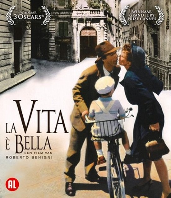 Een gezin op een fiets in een stad. "La Vita È Bella". Winst met 3 Oscars.