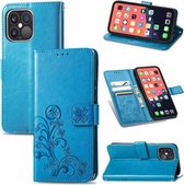 Voor iPhone 13 Pro Klavertje Vier Sluiting Reliëf Gesp Mobiele Telefoon Bescherming Lederen Case met Lanyard & Card Slot & Portemonnee & Beugel Functie (Blauw)