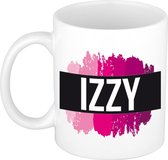 Izzy  naam cadeau mok / beker met roze verfstrepen - Cadeau collega/ moederdag/ verjaardag of als persoonlijke mok werknemers