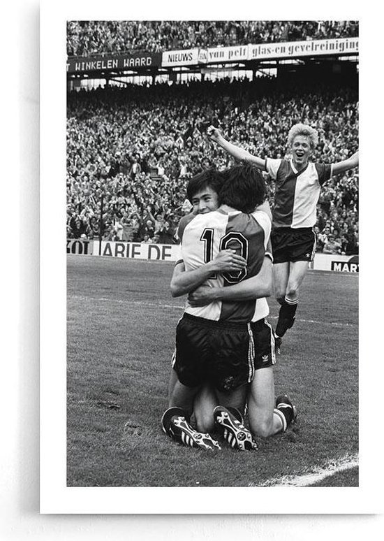 Walljar - Poster Ajax - Voetbalteam - Amsterdam - Eredivisie - Zwart wit - Feyenoord - AFC Ajax '79 - 80 x 120 cm - Zwart wit poster
