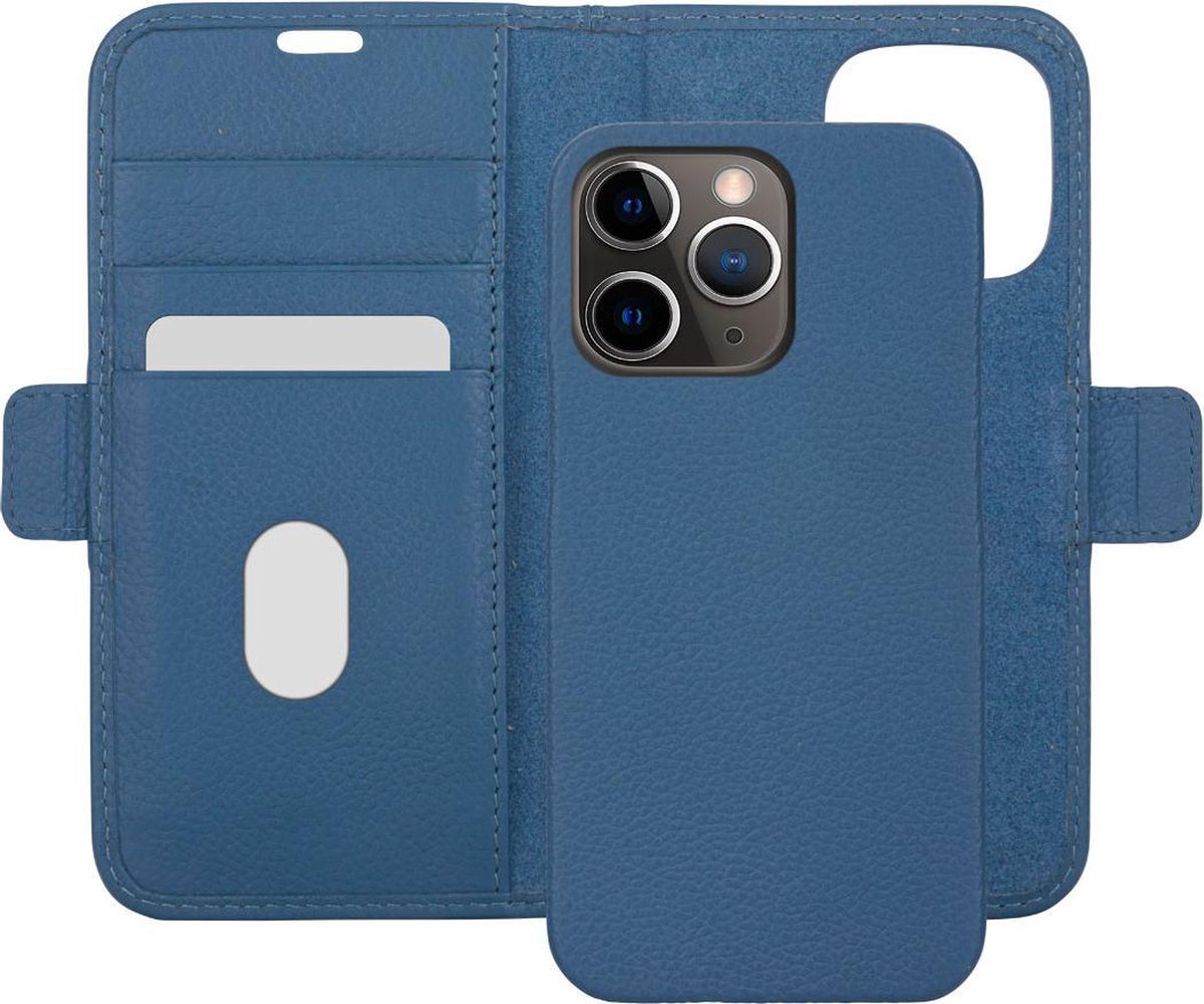 iPhone 13 Pro Bookcase hoesje - dbramante1928 - Effen Blauw - Leer