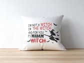 Halloween Kussen met tekst: It's madam witch - rood | Halloween Decoratie | Grappige Cadeaus | Geschenk | Sierkussen