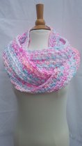 Handgemaakte colsjaal roze blauw en wit