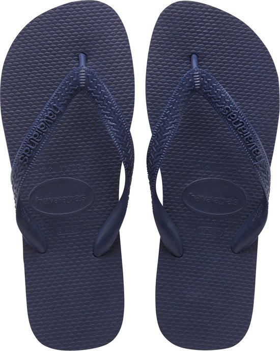 Paire de tongs Havaianas bleu marine avec brides tressées et logo.