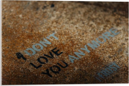 Acrylglas - 'Dont Love You Anymore J-Frost' Gespoten op Vloer - 60x40cm Foto op Acrylglas (Met Ophangsysteem)