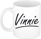 Vinnie naam cadeau mok / beker met sierlijke letters - Cadeau collega/ vaderdag/ verjaardag of persoonlijke voornaam mok werknemers