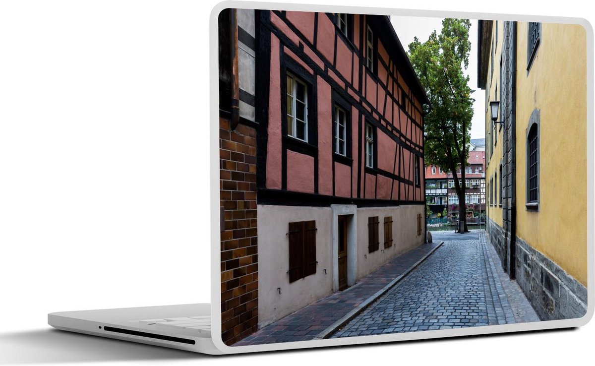 Afbeelding van product SleevesAndCases  Laptop sticker - 15.6 inch - Een pittoresk straatje in het historisch centrum van Bamberg