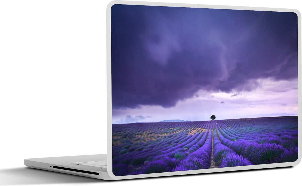 Afbeelding van product SleevesAndCases  Laptop sticker - 14 inch - Donkere wolken pakken zich samen boven de lavendelvelden