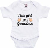 This girl loves grandma tekst baby rompertje wit meisjes - Cadeau oma - Babykleding 92 (18-24 maanden)