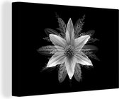 Canvas Schilderij Een bloem op de zwarte achtergrond - zwart wit - 90x60 cm - Wanddecoratie