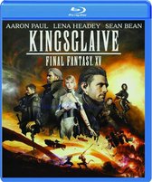 De Blu-ray hoes van Kingsglaive: Final Fantasy XV toont de personages uit de film op een oranje, rokerige achtergrond met vuur. Boven de personages staat de titel.