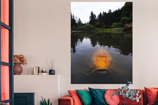 Poster Une carpe koi géante dans l'eau 120x180 cm - Tirage photo sur Poster (décoration murale salon / chambre) / Poster Animaux sauvages XXL / Groot format!