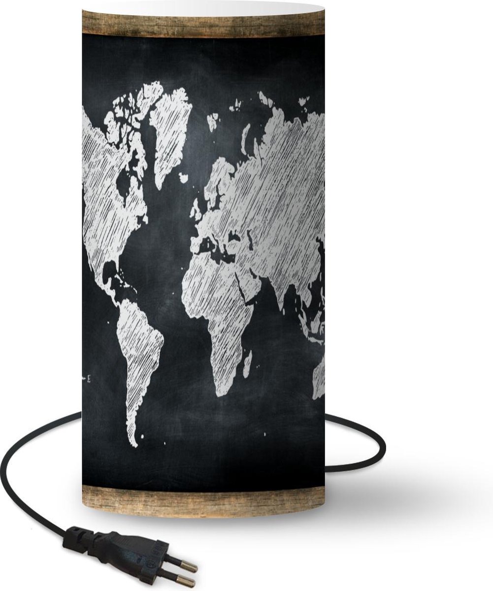 Lamp - Nachtlampje - Tafellamp slaapkamer - Wereldkaart - Schoolbord - Krijt - 54 cm hoog - Ø24.8 cm - Inclusief LED lamp