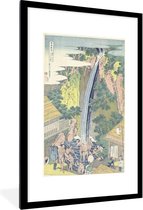 Affiche avec cadre Katsushika Hokusai - La cascade Roben à Oyama dans la province de Sagami - Peinture de Katsushika Hokusai cadre photo noir avec passe-partout blanc grand - cadre photo noir - 60x90 cm - Affiche avec cadre