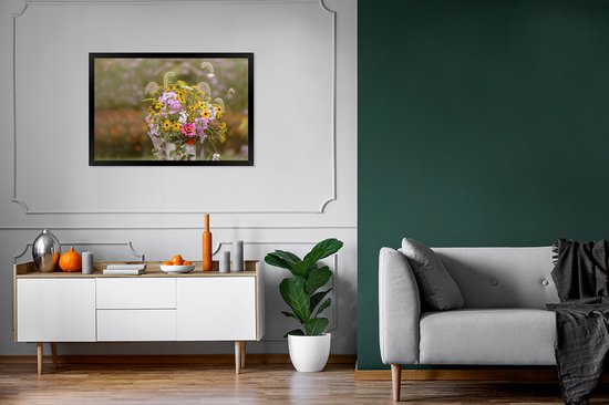 Cadre photo - Ancien arrosoir rempli de fleurs Cadre photo noir sans passe-partout 120x80 cm - Affiche sous cadre (Décoration murale salon / chambre)