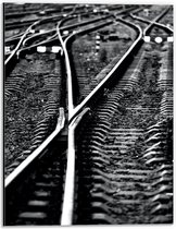 WallClassics - Dibond - Spoorwegen (zwart-wit) - 30x40 cm Foto op Aluminium (Met Ophangsysteem)