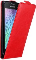 Cadorabo Hoesje geschikt voor Samsung Galaxy J1 2015 in APPEL ROOD - Beschermhoes in flip design Case Cover met magnetische sluiting