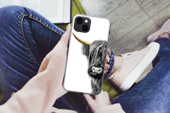Telefoonhoesje Geschikt voor iPhone 13 hoesje - Schotse hooglander - Dieren - Black and gold - Siliconen Telefoonhoesje Telefoonhoesje
