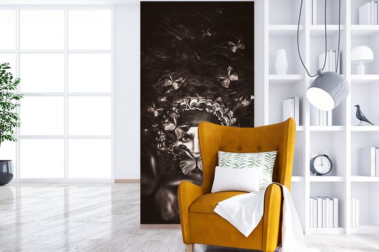 Papier Peint - Papier peint photo Femme - Papillon - Zwart - Wit - Largeur 120 cm x hauteur 240 cm