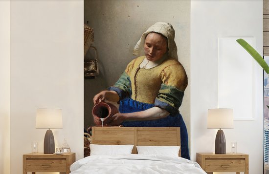 Behang - Fotobehang Het melkmeisje - Schilderij van Johannes Vermeer