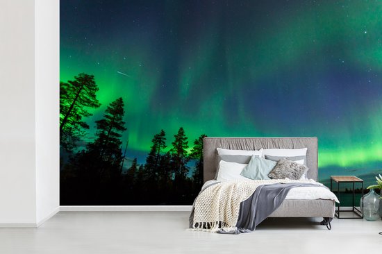 Behang - Fotobehang Het noorderlicht tijdens een nacht in het Finse Lapland - Breedte 405 cm x hoogte 260 cm