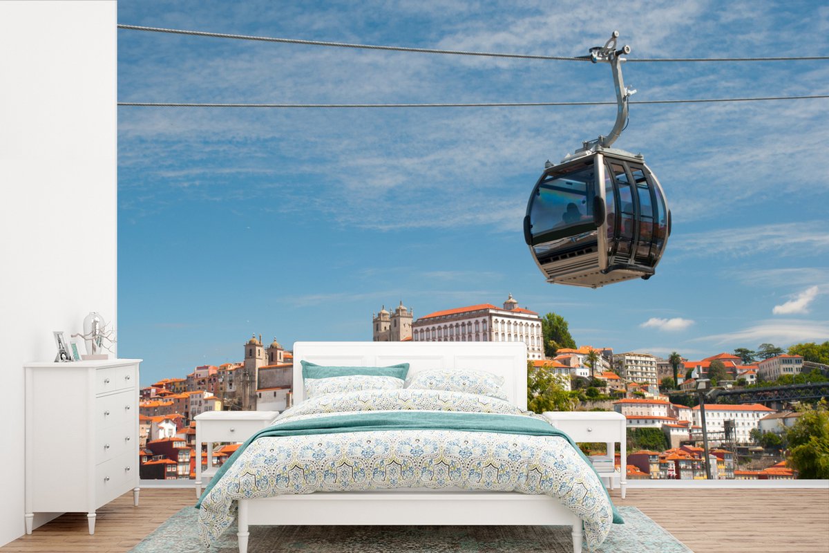 Behang - Fotobehang Kabelwagen met Porto City - Breedte 390 cm x hoogte 260 cm