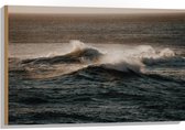 WallClassics - Hout - Golven in de Zee - 90x60 cm - 9 mm dik - Foto op Hout (Met Ophangsysteem)