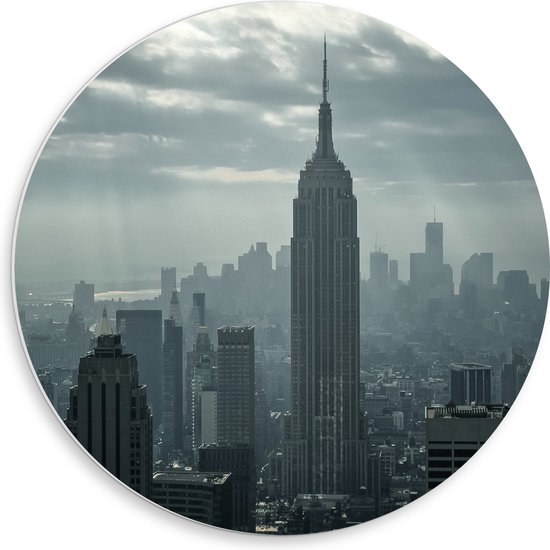 PVC Schuimplaat Muurcirkel - Felle Zonnestralen op Wolkenkrabbers van New York - 50x50 cm Foto op Muurcirkel (met ophangsysteem)