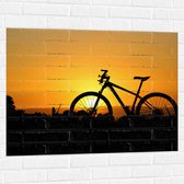 Muursticker - Silhouet van Geparkeerde Fiets in Berglandschap - 100x75 cm Foto op Muursticker