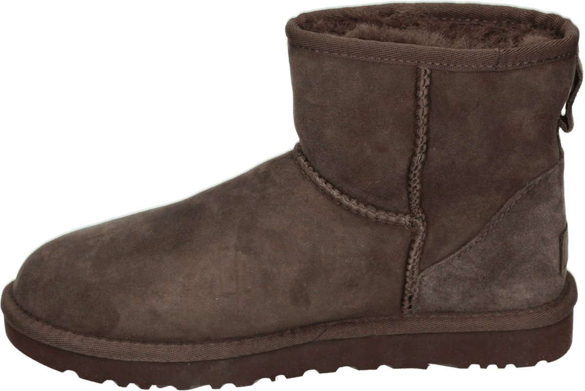 UGG CLASSIC MINI II W - Volwassenen Gevoerde laarzen - Kleur: Bruin - Maat:  41 | bol.com
