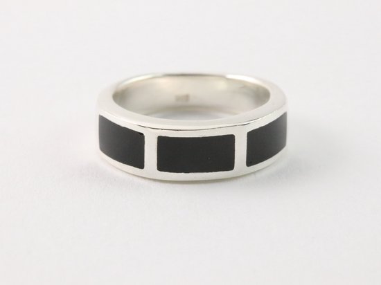 Zilveren ring met onyx - maat 23