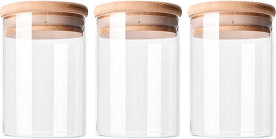 Drie glazen voorraadpotten van 500ml met bamboe deksels.