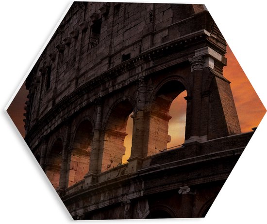 WallClassics - PVC Schuimplaat Hexagon - het Colloseum monument bij zonsondergang - Rome - 30x26.1 cm Foto op Hexagon (Met Ophangsysteem)