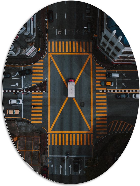 Dibond Ovaal - Bovenaanzicht van Druk Kruispunt in Buitenlandse Stad - 60x80 cm Foto op Ovaal (Met Ophangsysteem)