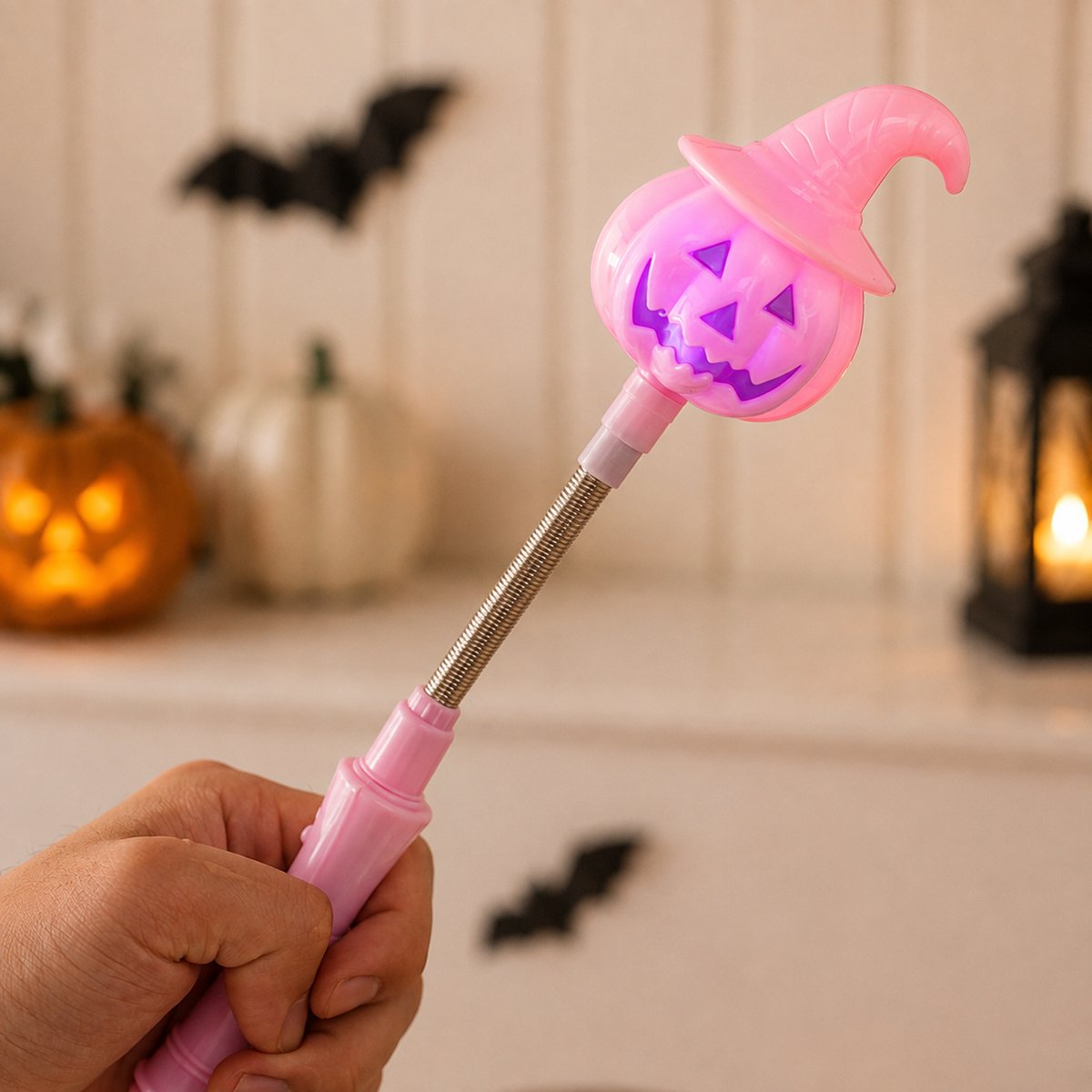 Halloween-pompoenlamp – Lichtgevende handstaf met LED-pompoen en -geest – Lichtgevend Halloween-speelgoed – Handzame Halloween-verlichting – Geschikt voor Halloween-feesten, optredens, kostuums, feestdecoratie en meer – Roze