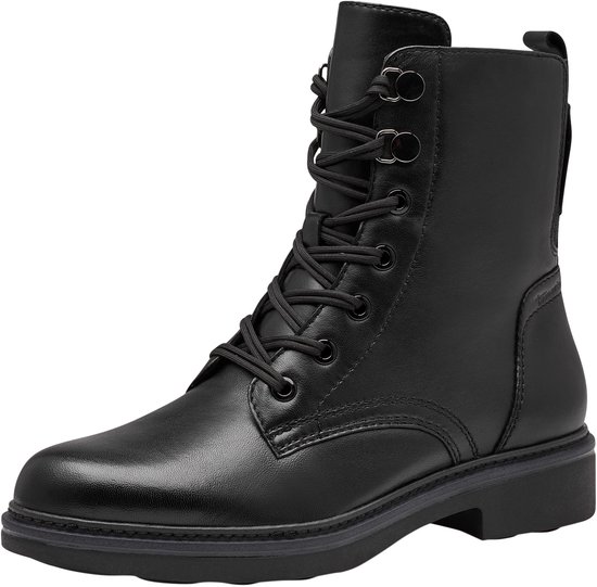 Zwarte Tamaris dames laars met vetersluiting en decoratieve gespen.