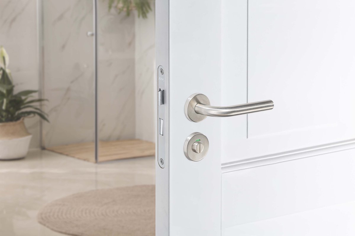 AXA Briton Klik Deurbeslagset Binnendeur - Kruk Oslo geveerd - Ronde rozetten voor toilet en badkamer comfort - RVS