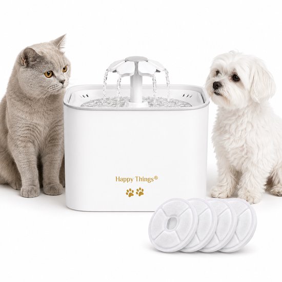 Fontaine à eau blanche avec sortie en forme de fleur, flanquée d'un chat gris et d'un chien blanc. Quatre filtres blancs devant.