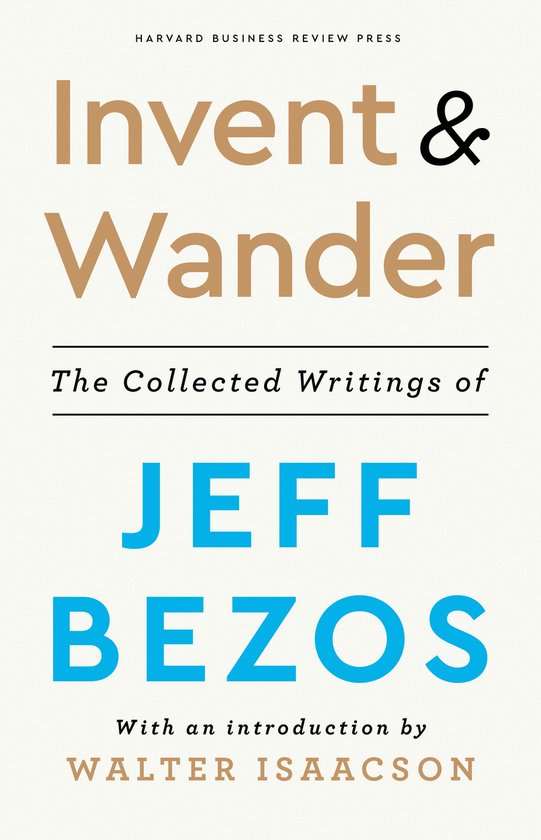 Boek 'Invent & Wander: The Collected Writings of JEFF BEZOS'. Met een introductie door WALTER ISAACSON.