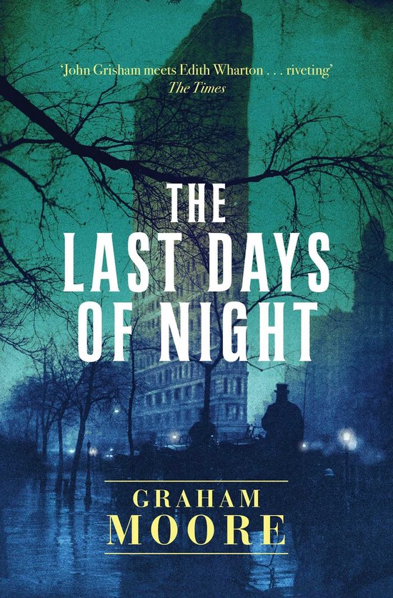 De cover van 'The Last Days of Night' van Graham Moore, met een sfeervolle illustratie van een stadsscène bij nacht.