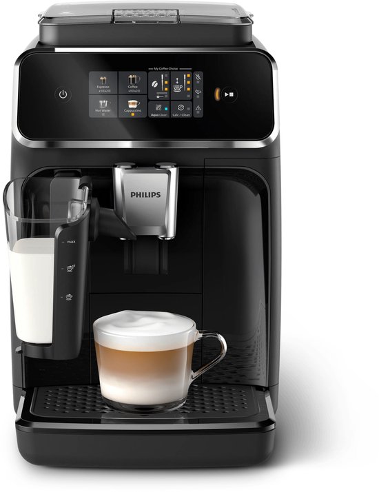 Zwarte Philips volautomatische espressomachine met melkreservoir en een gelaagd koffiedrankje in een glas.