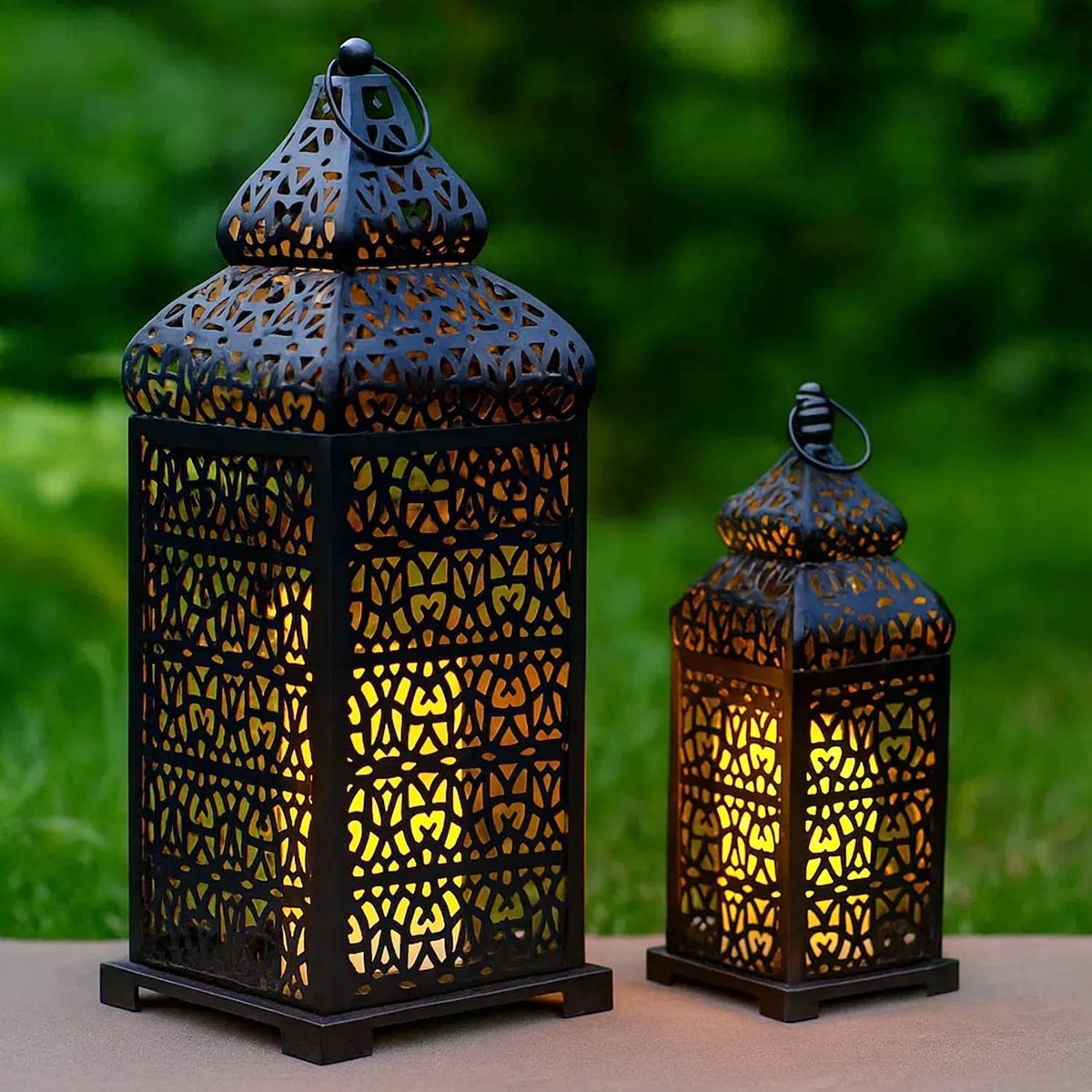 LANTERNS Grote tempel Marokkaanse lantaarn, lamp, decoratieve kandelaar voor ramadandecoraties, ophangen, buitenterras of veranda, interieurdecoratie, bruiloften, zwart, 2 stuks