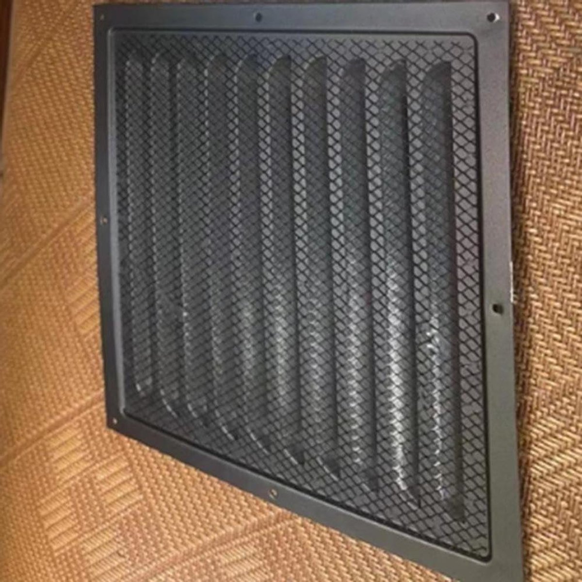 Ventilatie rooster - Afdekking muur - Luchtstroom verbeteren - Met insectennet - 30 x 30 cm - Zwart