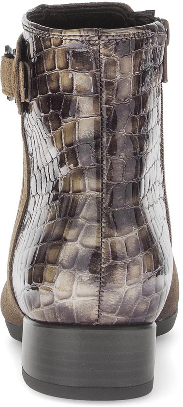 Bruine enkellaarzen met crocoprint op de achterkant en gesp detail.
