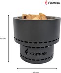 Zwarte Flamesa vuurkorf, 41 cm hoog, 48 cm breed, met houtblokken.