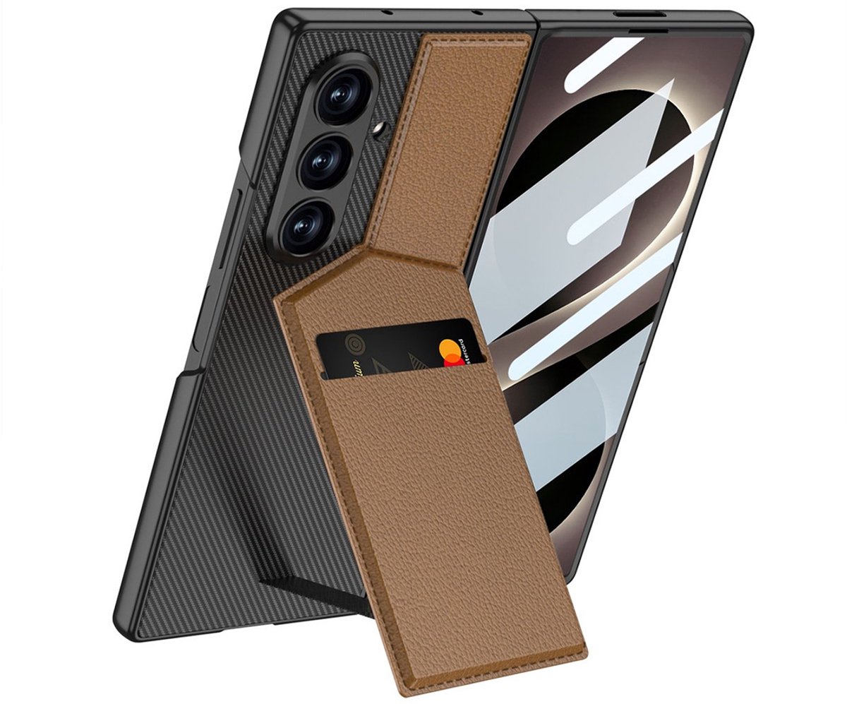 CaseMania Backcase hoesje geschikt voor Samsung Galaxy Z Fold 8 Ultra - Bruin - TPU (Zacht) - Pasjeshouder - Magnetische standaard - Ingebouwde Screen Protector Fingerprint Compatible