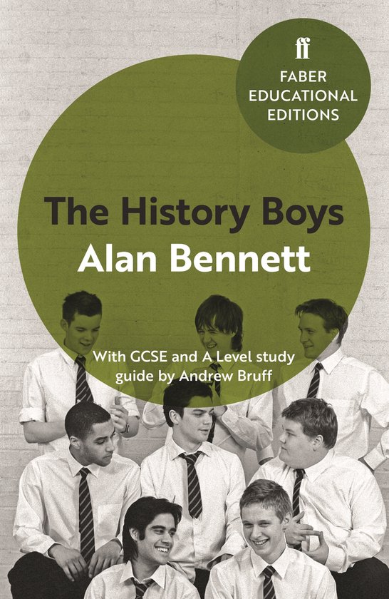 Couverture de livre intitulée "The History Boys" par Alan Bennett, montrant six garçons en uniforme scolaire.
