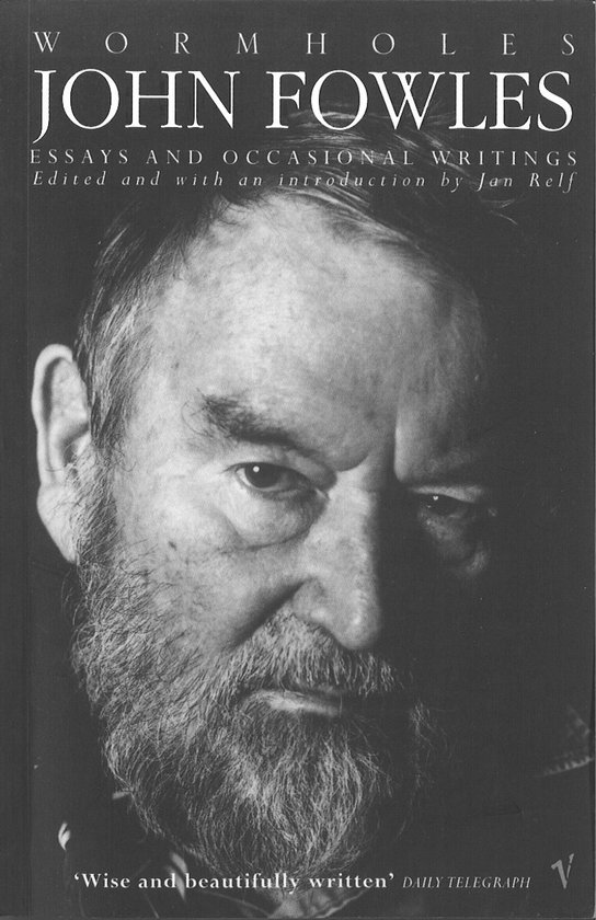 Portret van John Fowles met baard, voorzijde van 'Wormholes'. 'Wise and beautifully written' DAILY TELEGRAPH.
